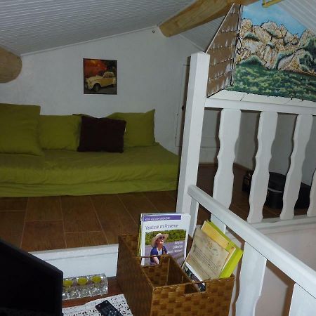 Gite Fa Mille Maison Bleu Robion en Luberon Exteriör bild