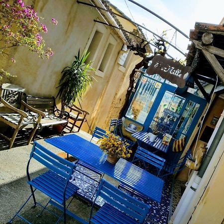 Gite Fa Mille Maison Bleu Robion en Luberon Exteriör bild