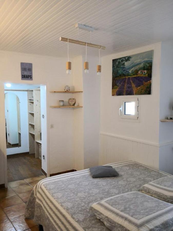 Gite Fa Mille Maison Bleu Robion en Luberon Exteriör bild