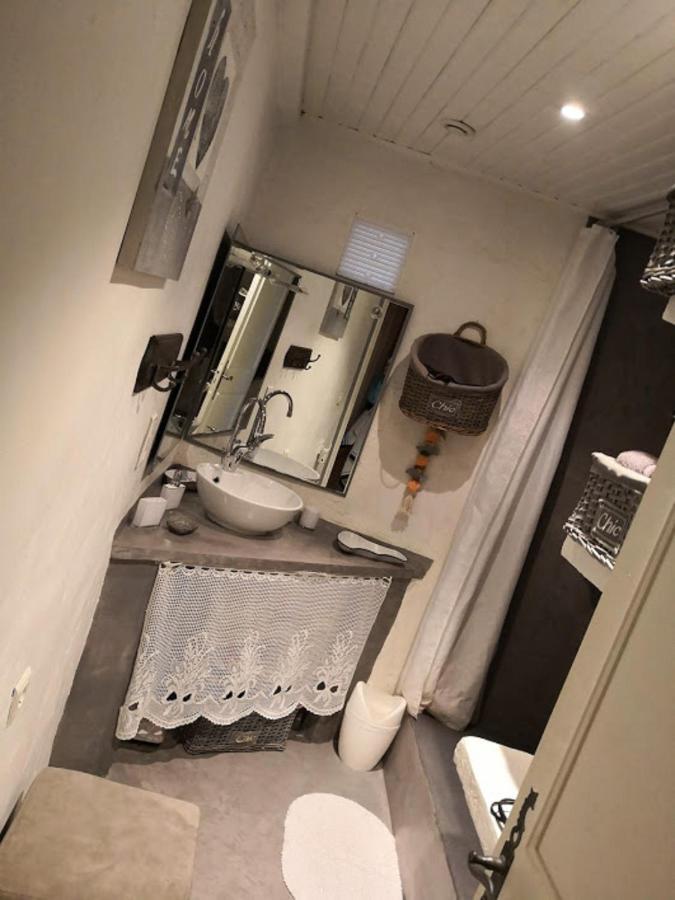 Gite Fa Mille Maison Bleu Robion en Luberon Exteriör bild