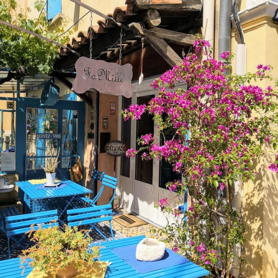 Gite Fa Mille Maison Bleu Robion en Luberon Exteriör bild