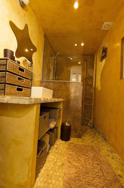Gite Fa Mille Maison Bleu Robion en Luberon Exteriör bild