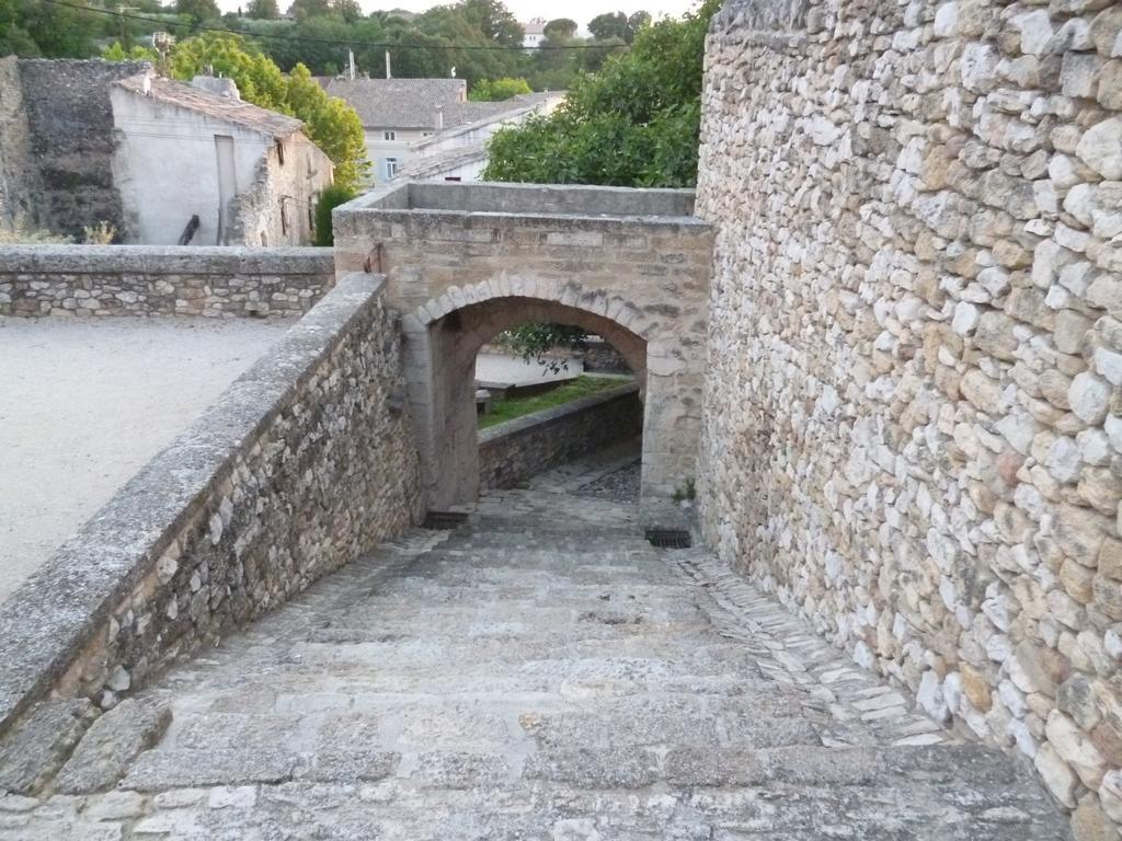 Gite Fa Mille Maison Bleu Robion en Luberon Exteriör bild