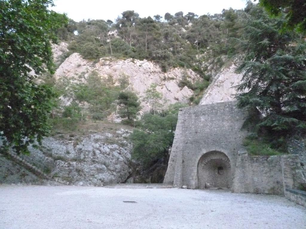Gite Fa Mille Maison Bleu Robion en Luberon Exteriör bild