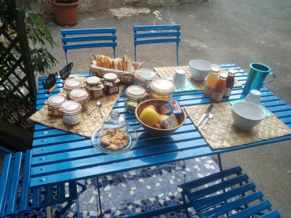 Gite Fa Mille Maison Bleu Robion en Luberon Exteriör bild