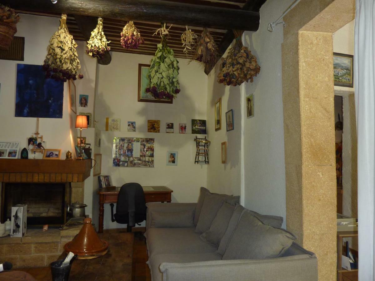 Gite Fa Mille Maison Bleu Robion en Luberon Exteriör bild